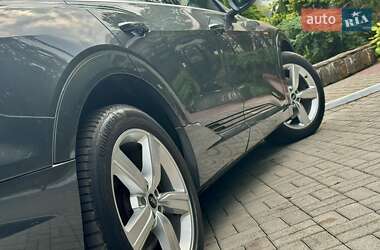 Внедорожник / Кроссовер Audi e-tron 2021 в 
