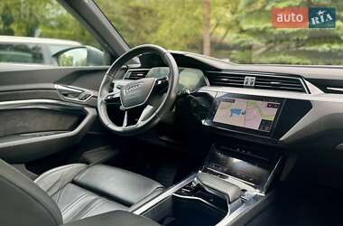 Внедорожник / Кроссовер Audi e-tron 2021 в 