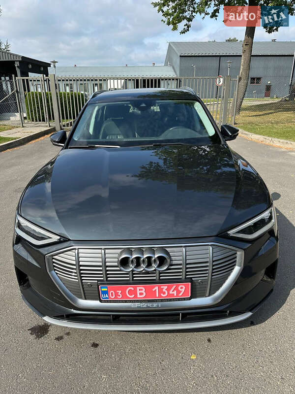 Позашляховик / Кросовер Audi e-tron 2021 в Новояворівську