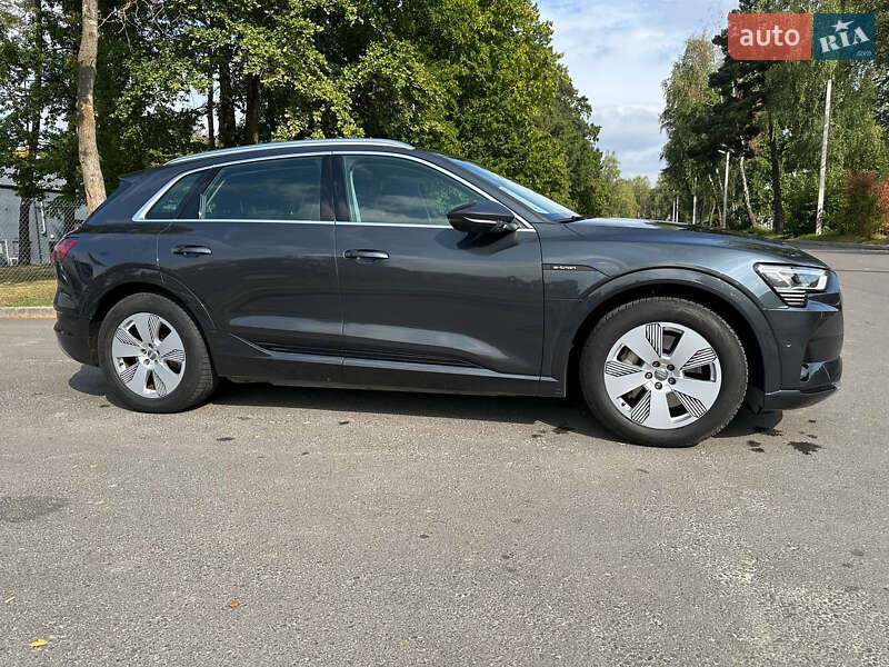 Позашляховик / Кросовер Audi e-tron 2021 в Новояворівську