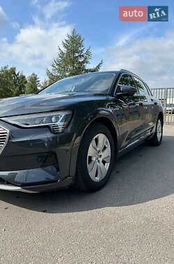 Позашляховик / Кросовер Audi e-tron 2021 в 