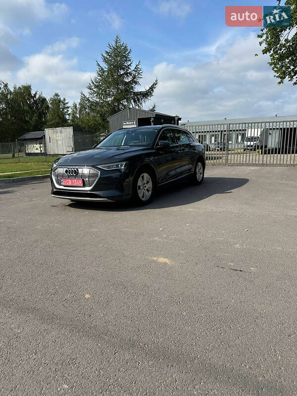 Позашляховик / Кросовер Audi e-tron 2021 в Новояворівську