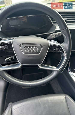 Позашляховик / Кросовер Audi e-tron 2021 в 