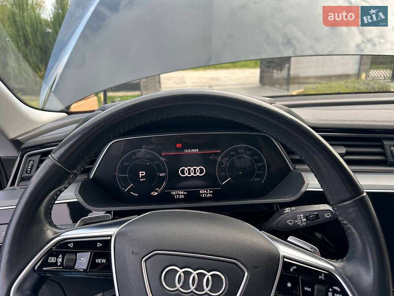 Позашляховик / Кросовер Audi e-tron 2021 в Новояворівську
