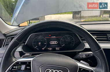 Позашляховик / Кросовер Audi e-tron 2021 в 