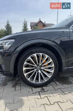 Позашляховик / Кросовер Audi e-tron 2019 в 
