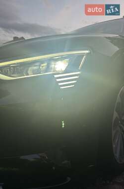 Позашляховик / Кросовер Audi e-tron 2019 в 