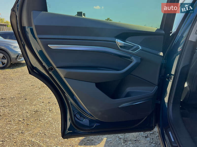 Позашляховик / Кросовер Audi e-tron 2022 в Луцьку