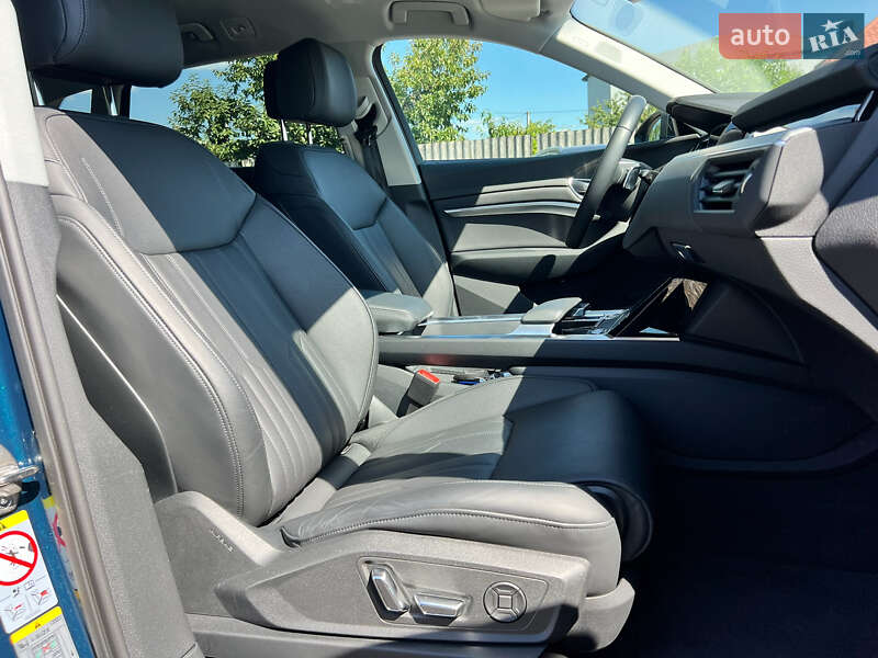 Позашляховик / Кросовер Audi e-tron 2022 в Луцьку