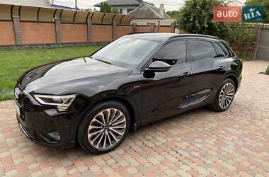 Внедорожник / Кроссовер Audi e-tron 2022 в 