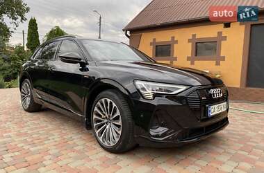 Внедорожник / Кроссовер Audi e-tron 2022 в 