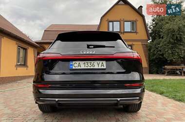 Внедорожник / Кроссовер Audi e-tron 2022 в 