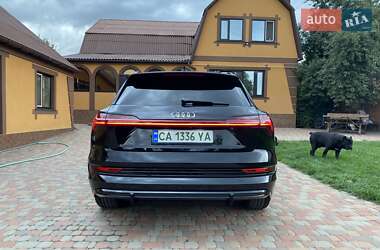 Внедорожник / Кроссовер Audi e-tron 2022 в 
