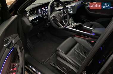Внедорожник / Кроссовер Audi e-tron 2022 в 