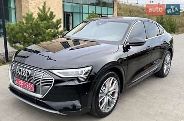 Позашляховик / Кросовер Audi e-tron 2022 в 