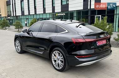 Позашляховик / Кросовер Audi e-tron 2022 в 