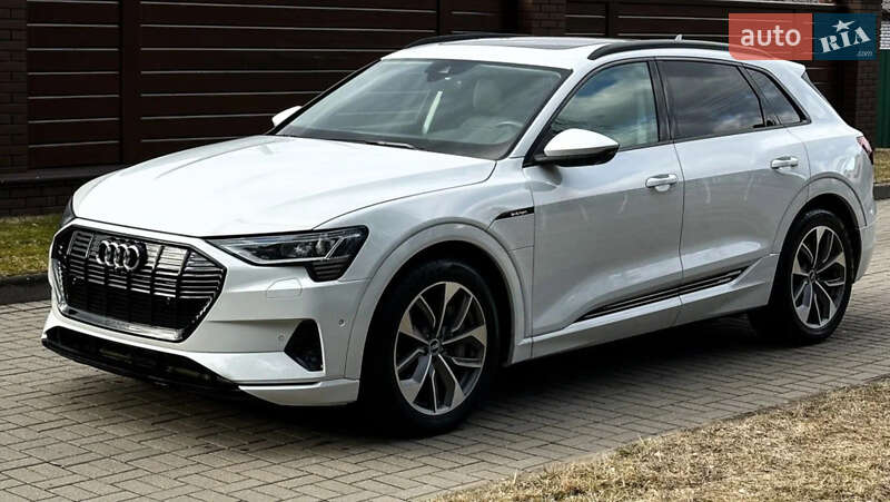 Позашляховик / Кросовер Audi e-tron 2021 в 