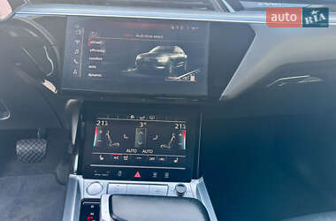 Внедорожник / Кроссовер Audi e-tron 2020 в 