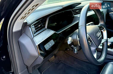 Внедорожник / Кроссовер Audi e-tron 2021 в 