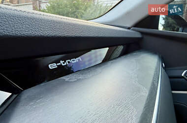 Внедорожник / Кроссовер Audi e-tron 2021 в 