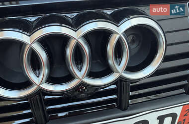 Позашляховик / Кросовер Audi e-tron 2022 в 