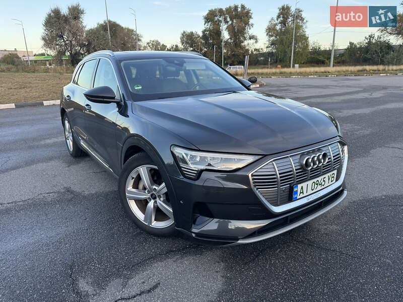 Внедорожник / Кроссовер Audi e-tron 2020 в 