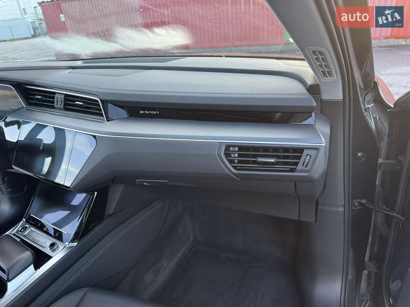 Внедорожник / Кроссовер Audi e-tron 2020 в Киеве фото 28 Внедорожник / Кроссовер Audi e-tron 2020 в Киеве