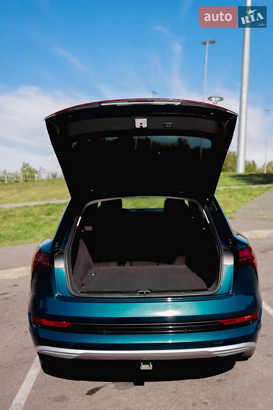 Позашляховик / Кросовер Audi e-tron 2019 в Вінниці