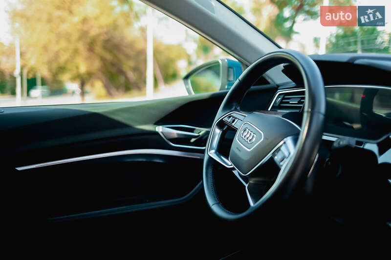Позашляховик / Кросовер Audi e-tron 2019 в Вінниці