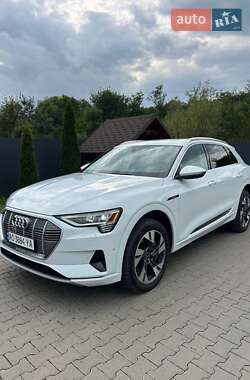 Позашляховик / Кросовер Audi e-tron 2022 в Іршаві