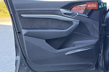 Внедорожник / Кроссовер Audi e-tron 2020 в 