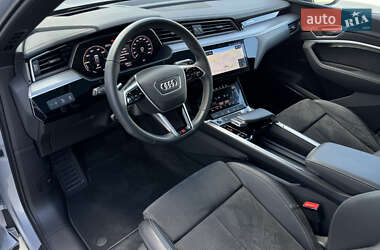 Внедорожник / Кроссовер Audi e-tron 2021 в 