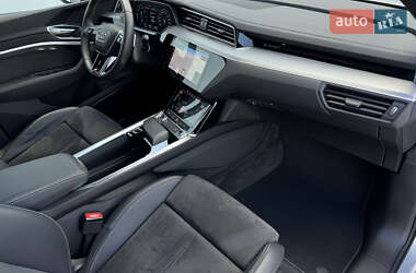 Внедорожник / Кроссовер Audi e-tron 2021 в 