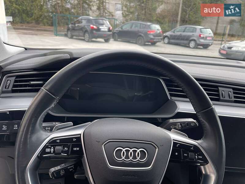 Позашляховик / Кросовер Audi e-tron 2019 в Кореці
