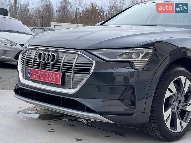 Позашляховик / Кросовер Audi e-tron 2019 в Кореці