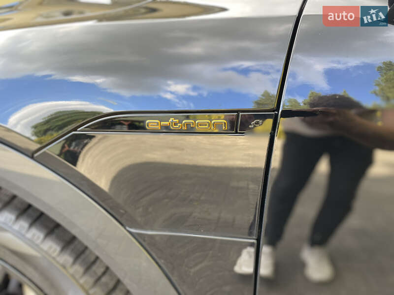 Позашляховик / Кросовер Audi e-tron 2023 в Львові