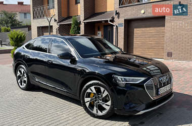 Внедорожник / Кроссовер Audi e-tron 2021 в 