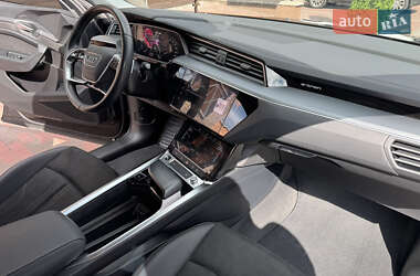 Внедорожник / Кроссовер Audi e-tron 2021 в 