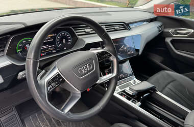 Внедорожник / Кроссовер Audi e-tron 2021 в 