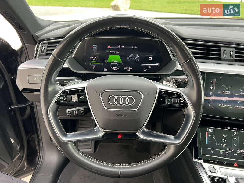 Позашляховик / Кросовер Audi e-tron 2021 в Луцьку