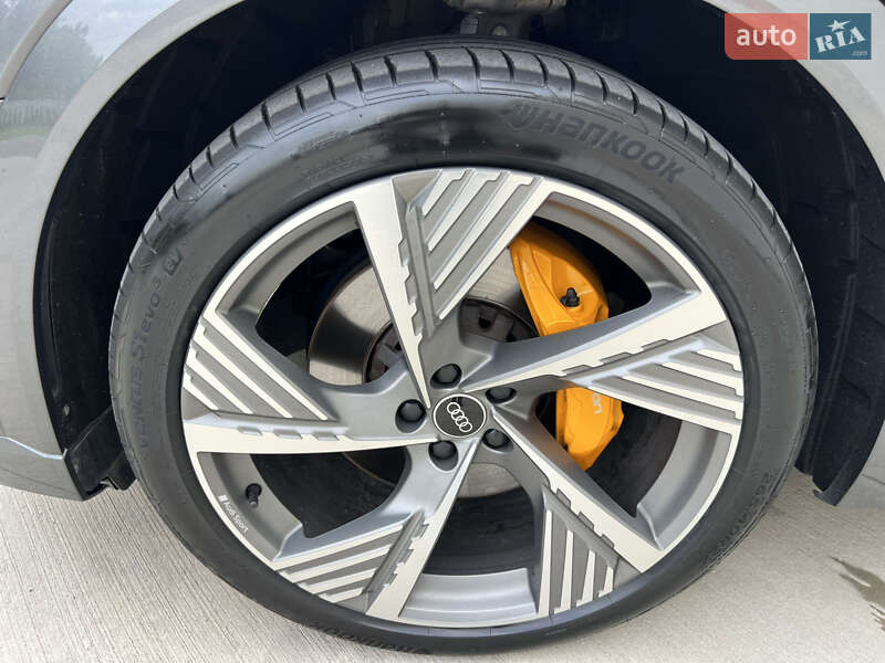 Позашляховик / Кросовер Audi e-tron 2021 в Луцьку