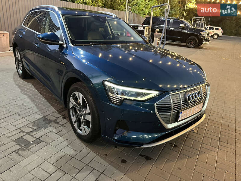 Позашляховик / Кросовер Audi e-tron 2020 в Дніпрі