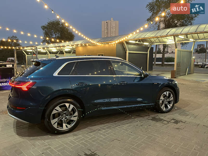 Позашляховик / Кросовер Audi e-tron 2020 в Дніпрі