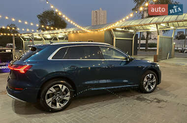 Внедорожник / Кроссовер Audi e-tron 2020 в 