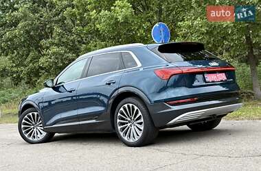 Внедорожник / Кроссовер Audi e-tron 2021 в 
