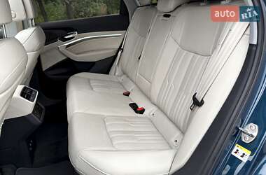 Внедорожник / Кроссовер Audi e-tron 2021 в 