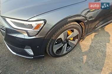 Внедорожник / Кроссовер Audi e-tron 2019 в 