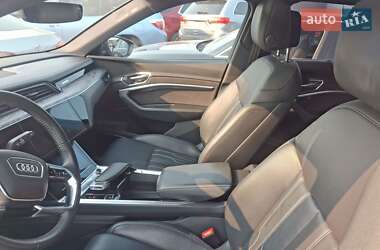 Внедорожник / Кроссовер Audi e-tron 2019 в 