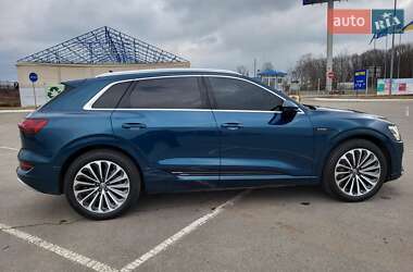 Позашляховик / Кросовер Audi e-tron 2019 в 