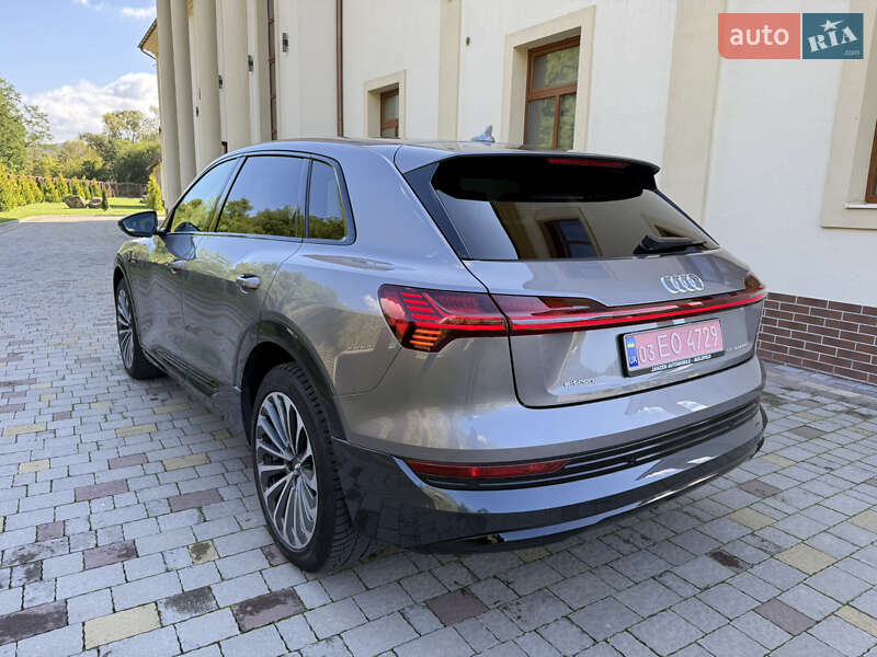 Позашляховик / Кросовер Audi e-tron 2020 в Сваляві